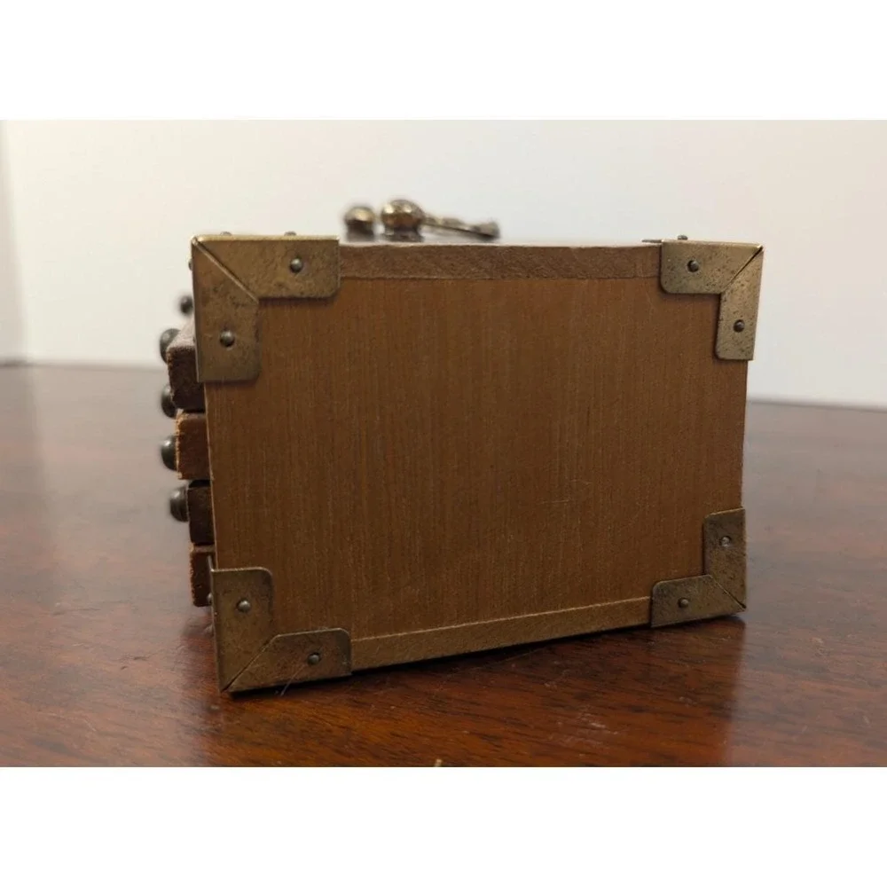 Unbranded vintage set